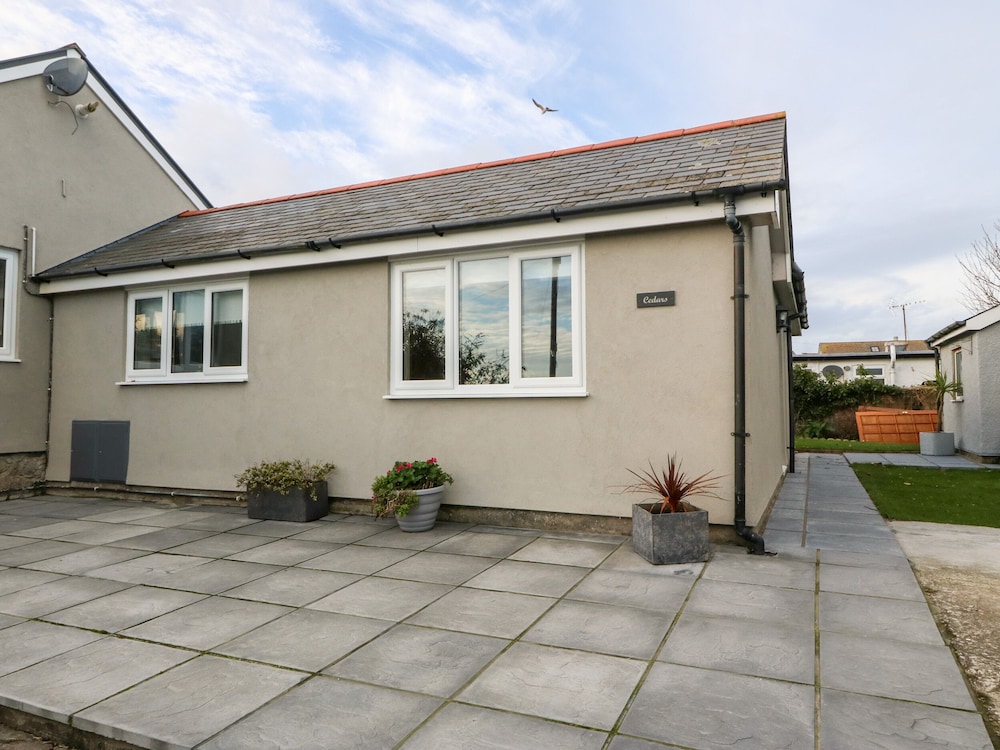 Cedars - carbon neutral hotel in Holyhead