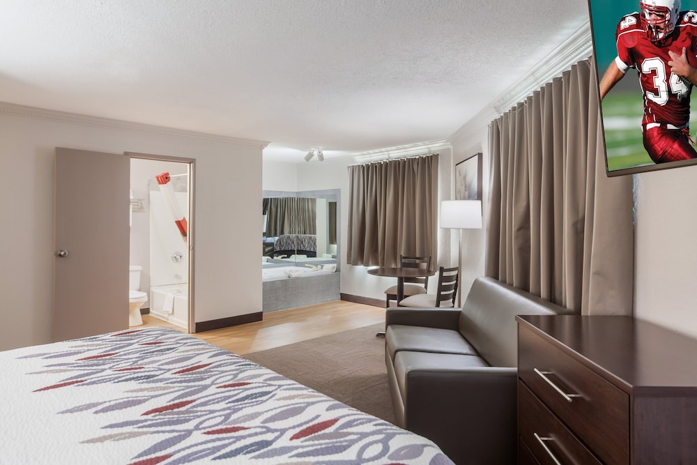 Red Roof Inn & Suites Omaha Council Bluffs - photo 24