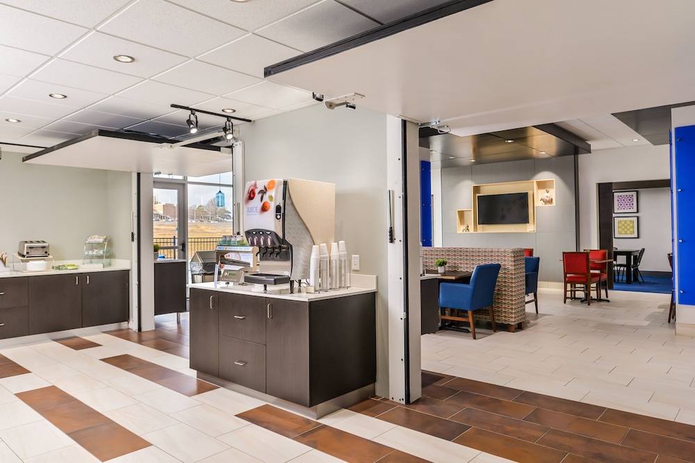 Holiday Inn Express & Suites Kansas City Lee's Summit by IHG - photo 34