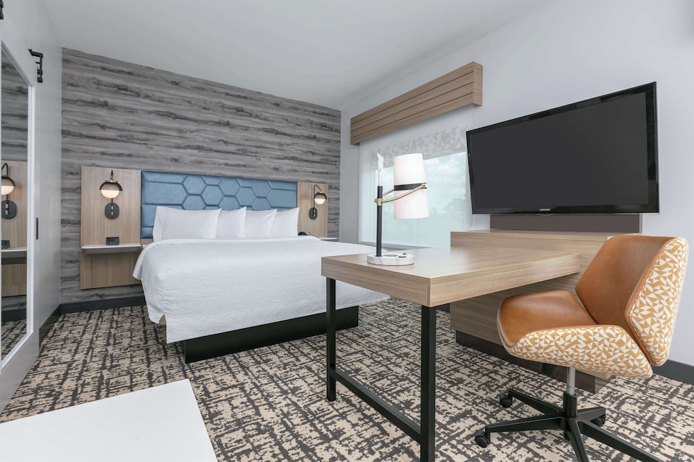 Hampton Inn & Suites by Hilton Shenandoah The Woodlands - photo 9