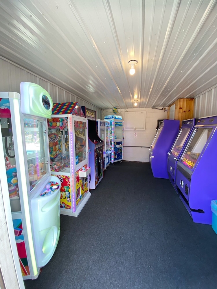 Amber's Inn & Suites - photo 38