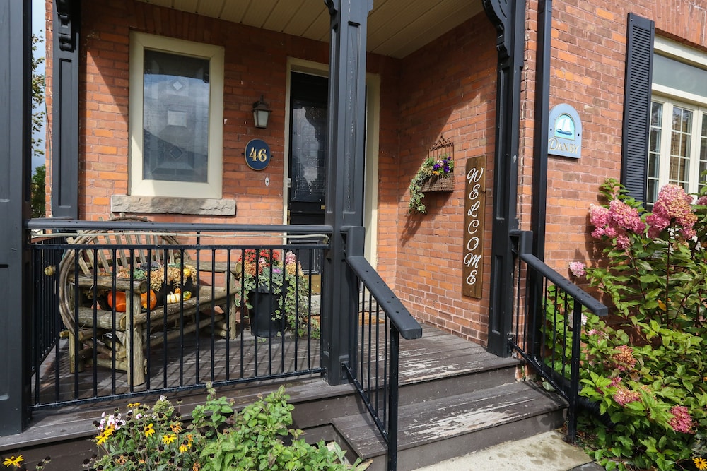 Danby House — 4-Star Luxury Hotel in Owen Sound, Canada