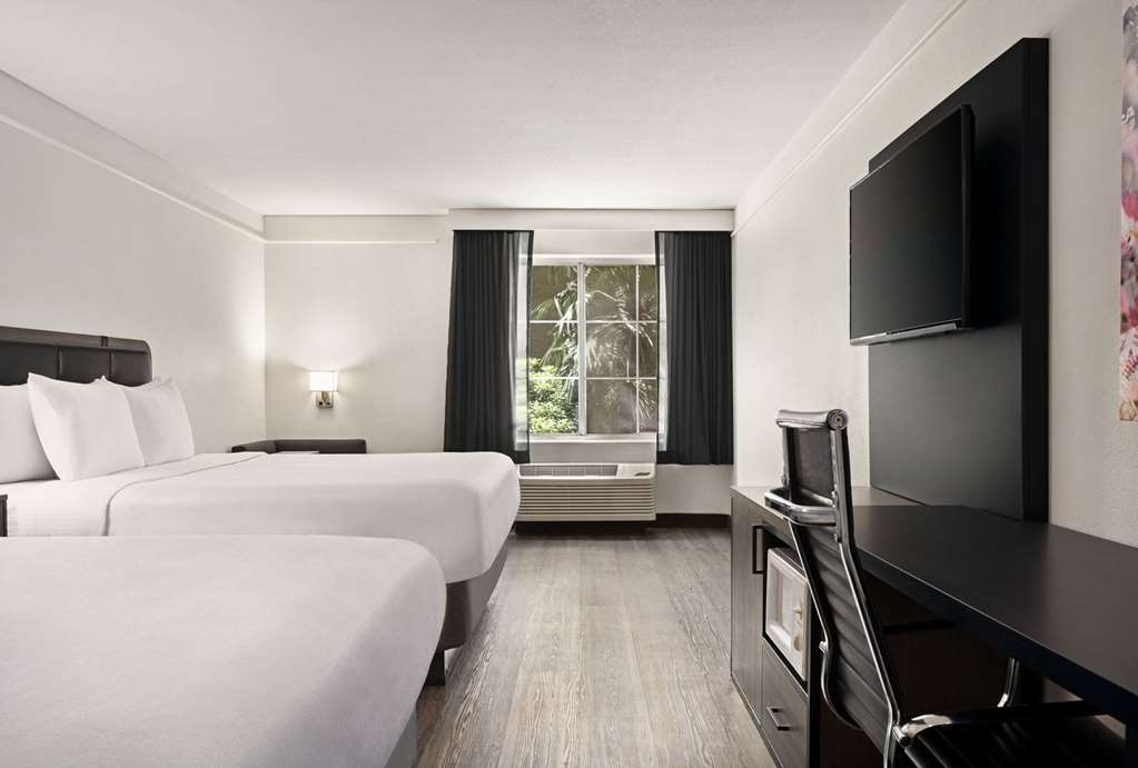 La Quinta Inn & Suites by Wyndham Hesperia Victorville - photo 51