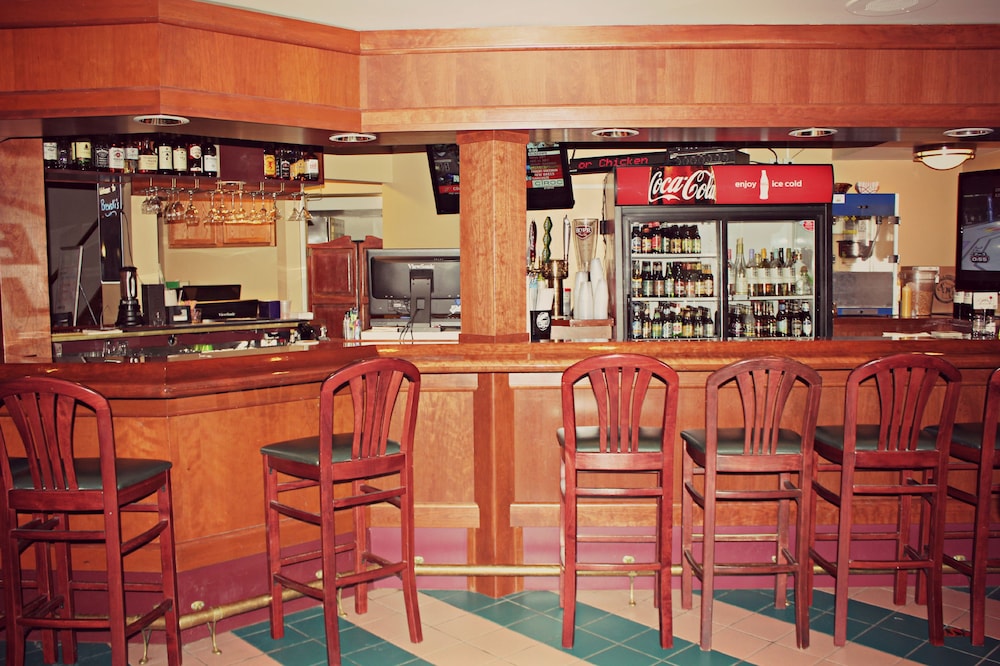 Express Suites Riverport Inn & Suites - photo 46