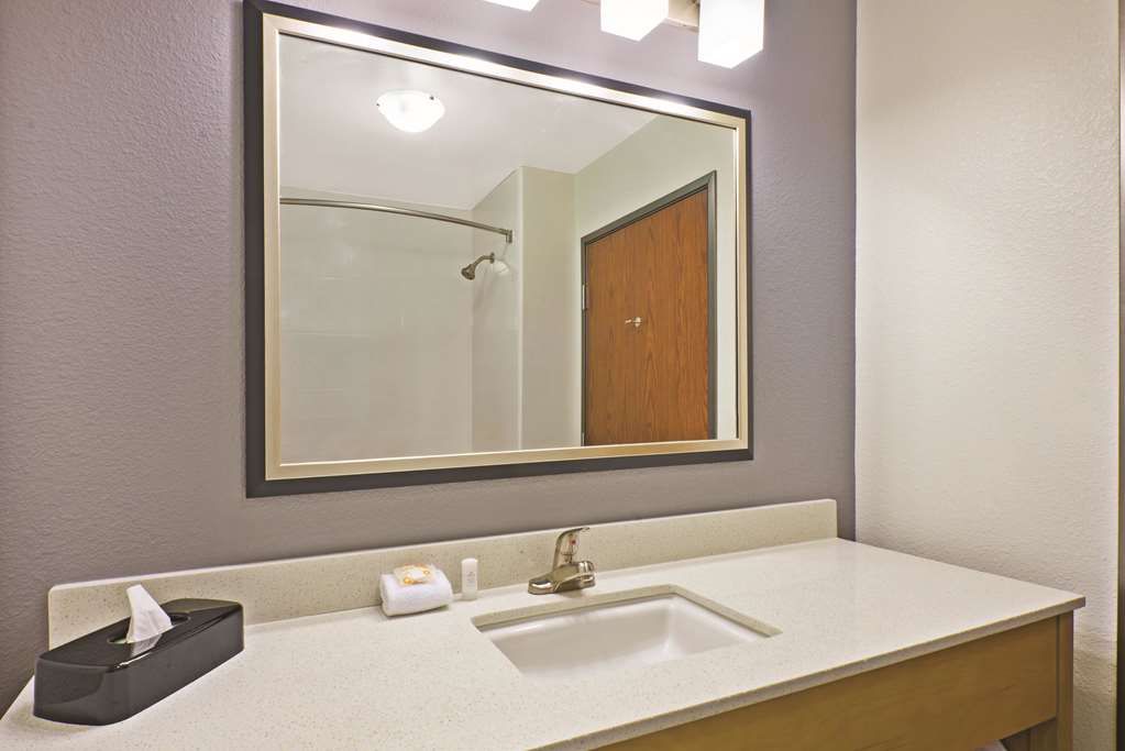 La Quinta Inn & Suites by Wyndham Morgantown - photo 18