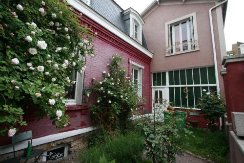 La Maison Rouge — 4-Star Luxury Hotel in Paris, France