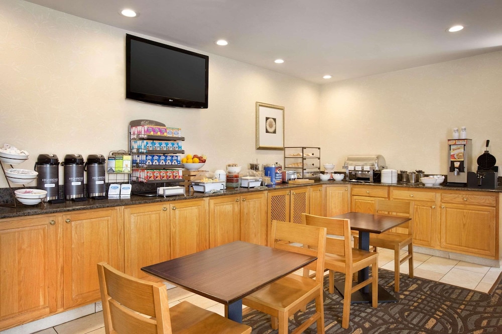 Country Inn & Suites by Radisson Lexington VA - photo 25
