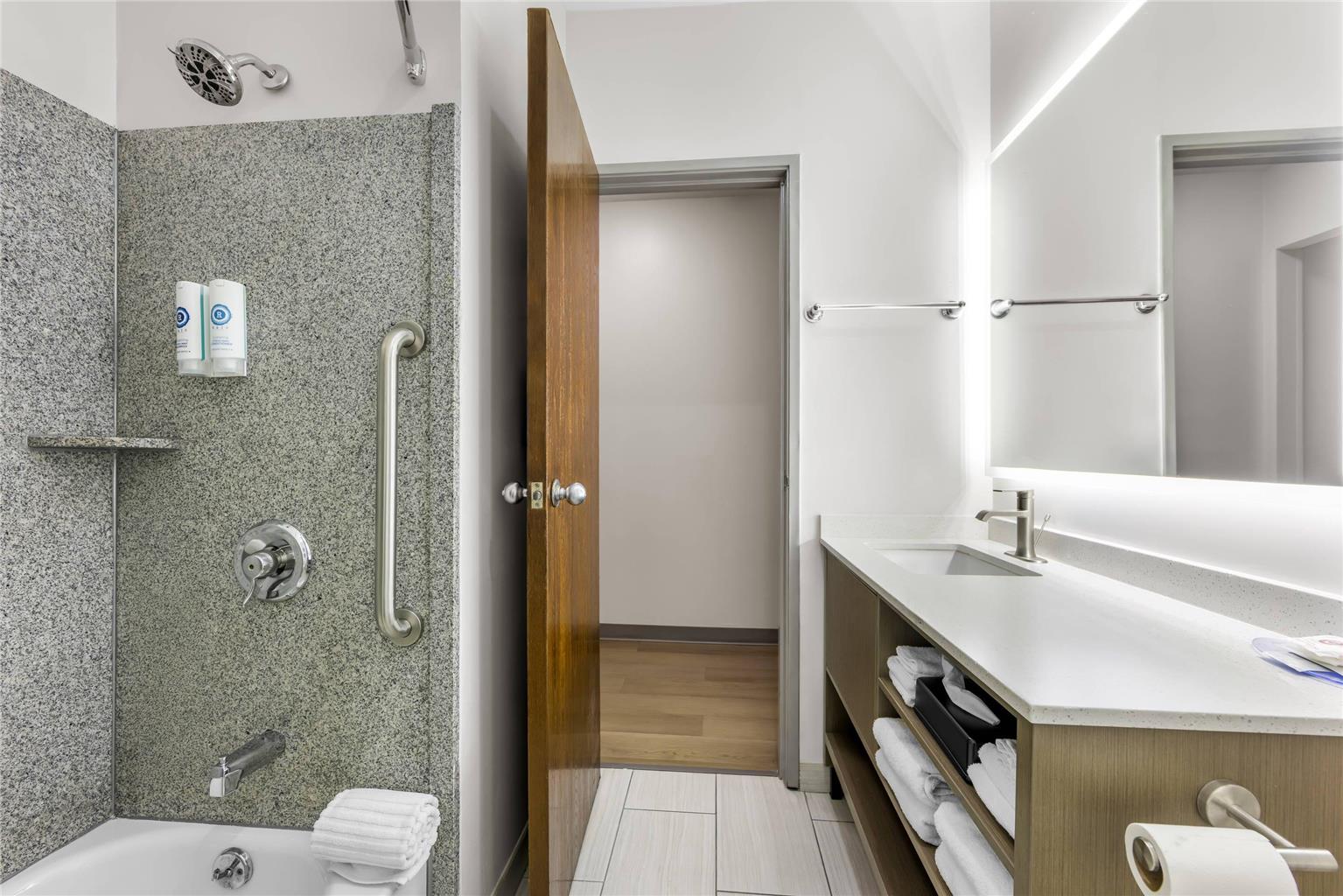 Comfort Suites London South - photo 15