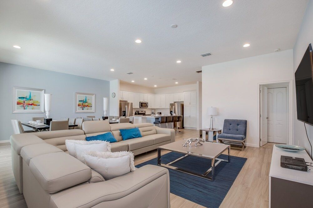 Massive 12 Bed 9.5 Bath Villa at Solterra Resort - photo 31