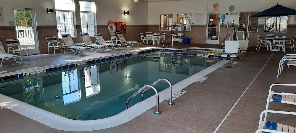 Holiday Inn Express & Suites New Buffalo by IHG - photo 24