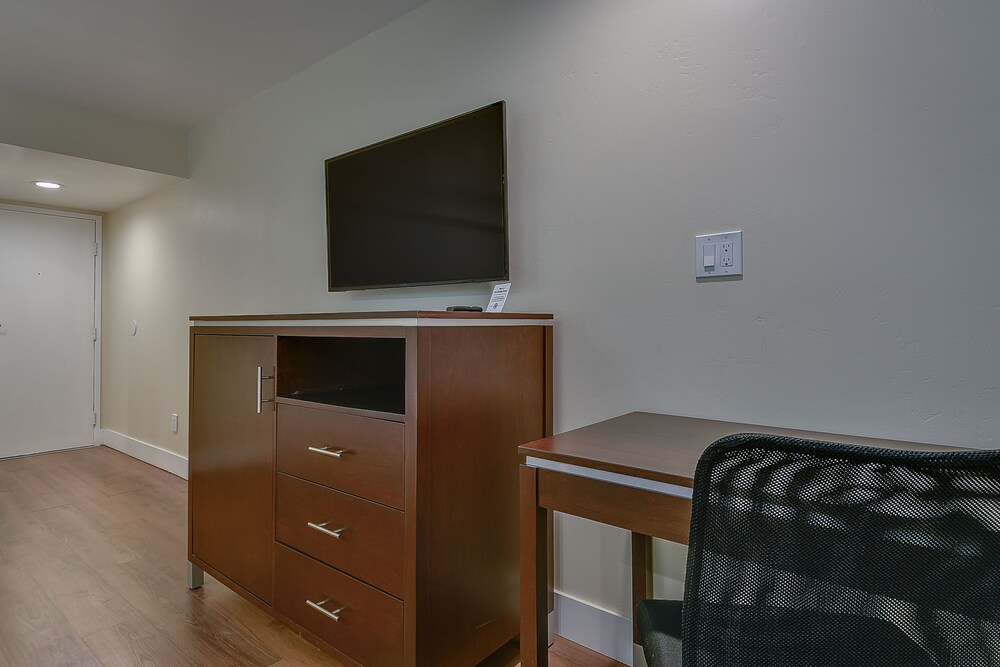Vagabond Inn Executive Bakersfield Downtowner - photo 7