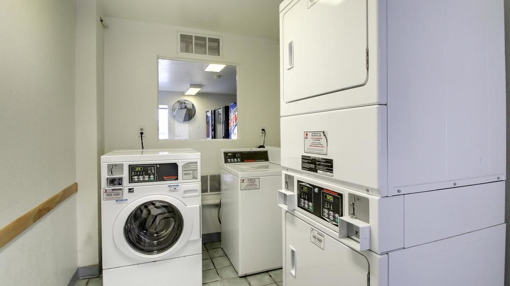 Motel 6 Manhattan - photo 20