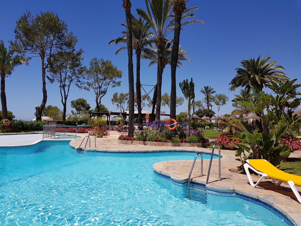 Miraflores Resort - carbon neutral hotel in Mijas