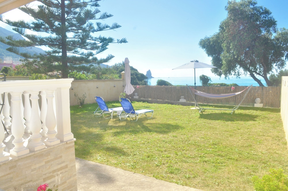 Holiday Beach House Ritsa am Agios Gordios Corfu — 4-Star Luxury Hotel in Corfu, Greece