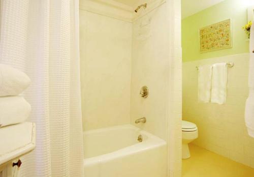Beach & King Street Inn - photo 16