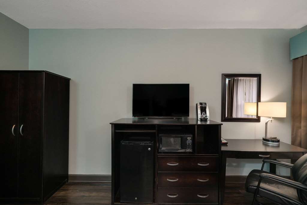 La Quinta Inn & Suites by Wyndham Knoxville East - photo 11