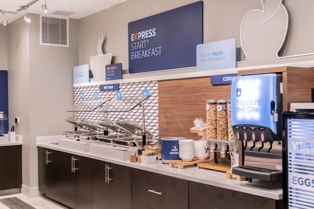 Holiday Inn Express & Suites Birmingham Homewood by IHG - photo 23