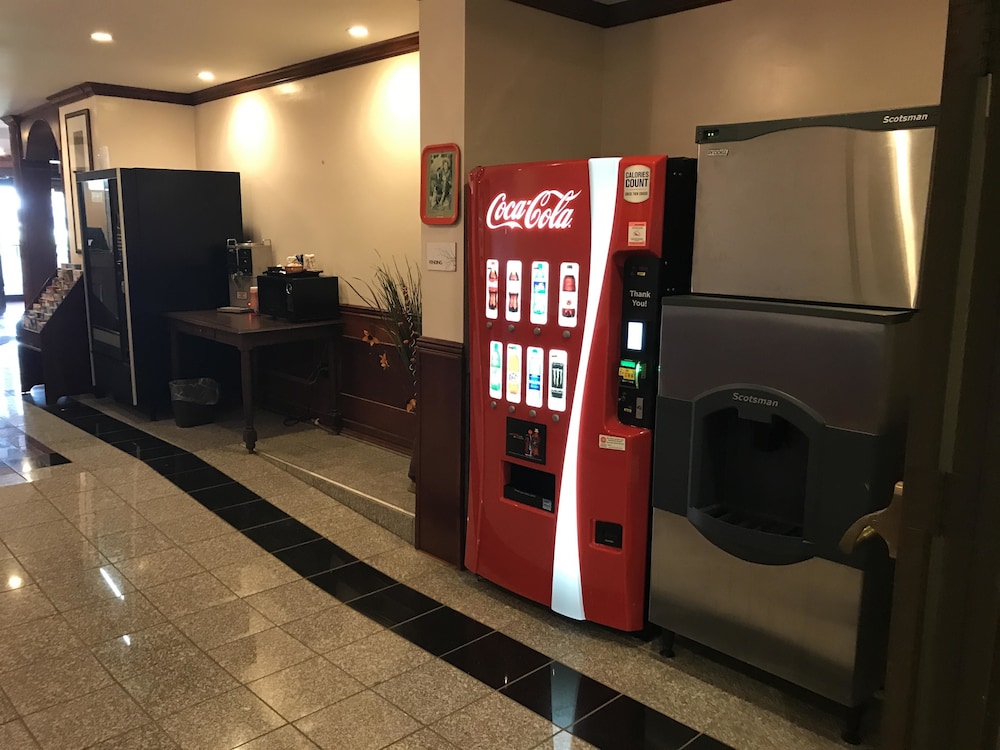 Ramada by Wyndham Albert Lea - photo 68