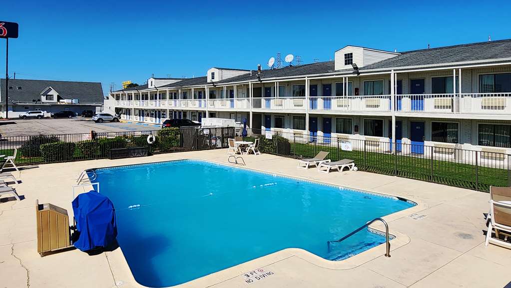 Studio 6 Webster TX Houston NASA Lake - photo 4