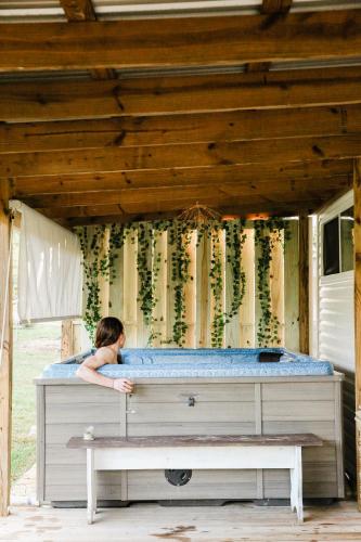 Moonlight Cottage Your Romantic & Scenic Escape — 4-Star Luxury Hotel in Sevierville, United States