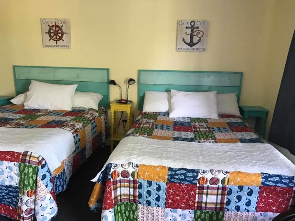 The Hyannis Star Motor Inn - photo 4