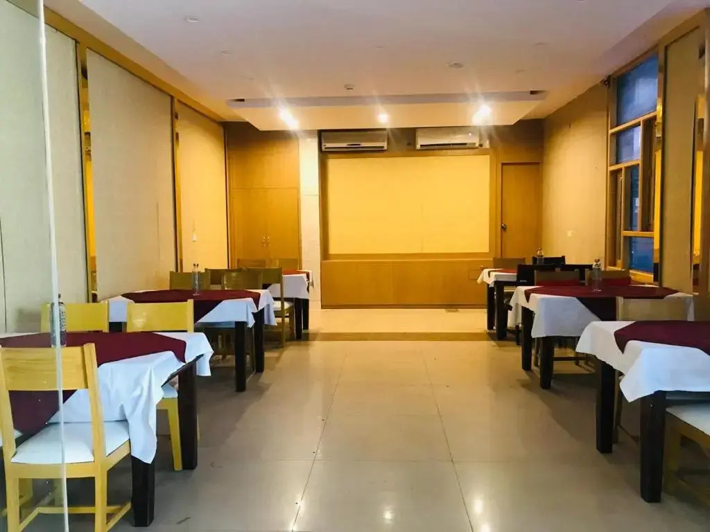 Hotel Le Grand — Jaipur