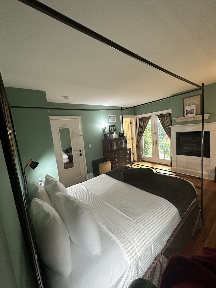 Buttermilk Falls Inn - photo 5