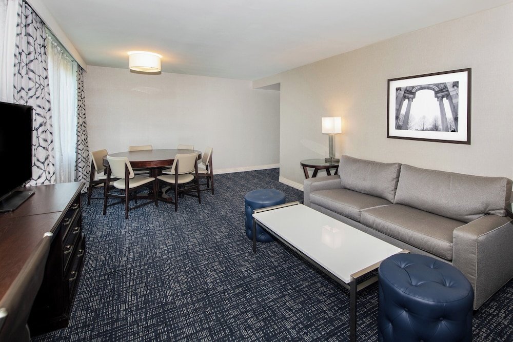 Sheraton Suites Philadelphia Airport - photo 10