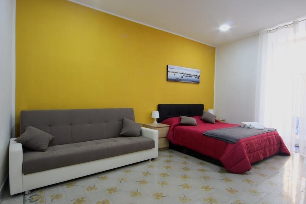 Cavour Rooms - carbon neutral hotel in Naples