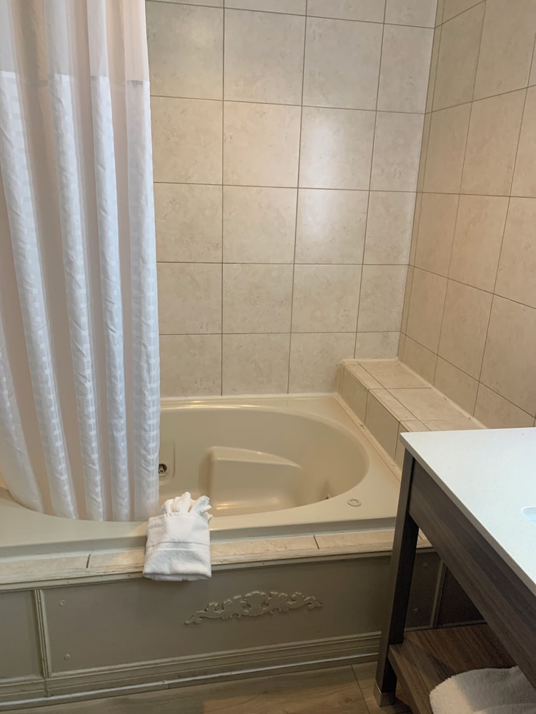 La Quinta Inn & Suites by Wyndham OKC North Quail Springs - photo 25