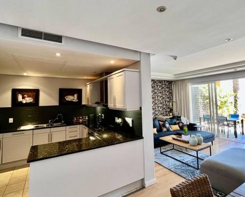 Parama 003 Secure Luxurious Waterfront Apartment