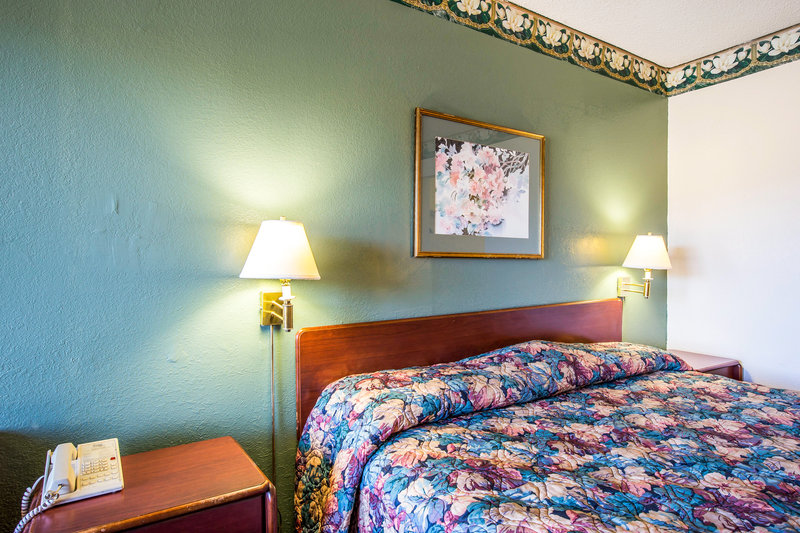 Relax Inn Milledgeville - photo 17