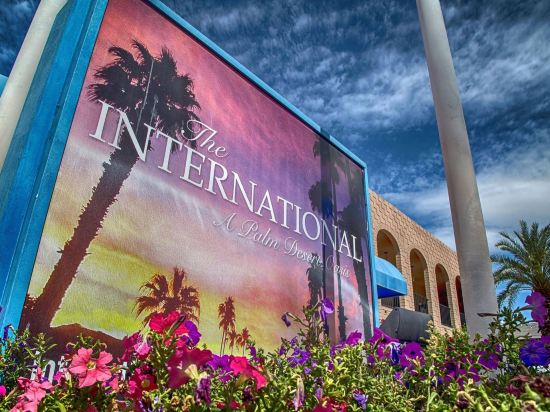 International Hotel And Suites — Palm Desert