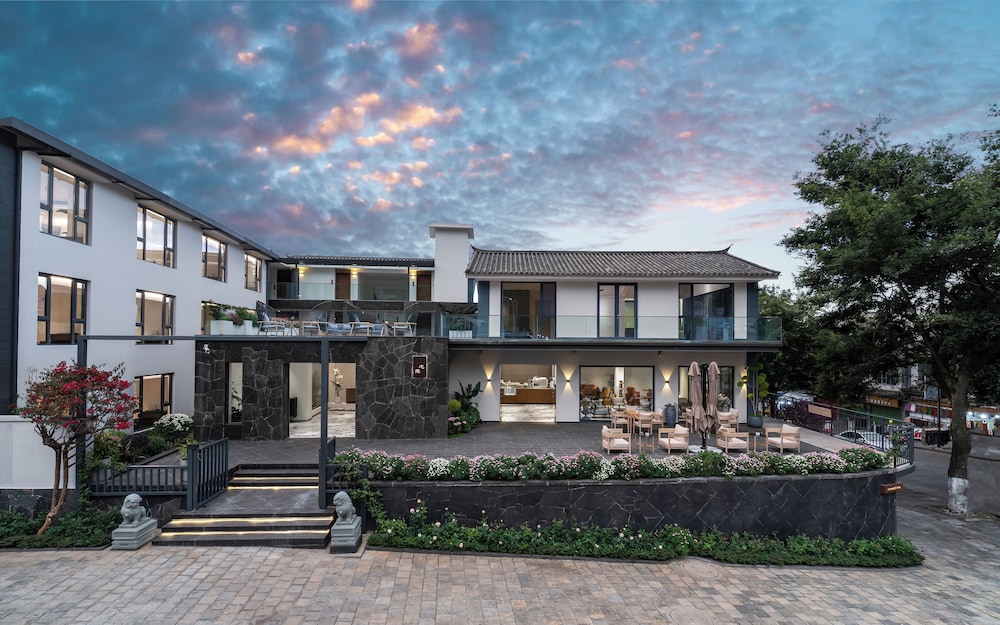 Neo garden - carbon neutral hotel in Dali