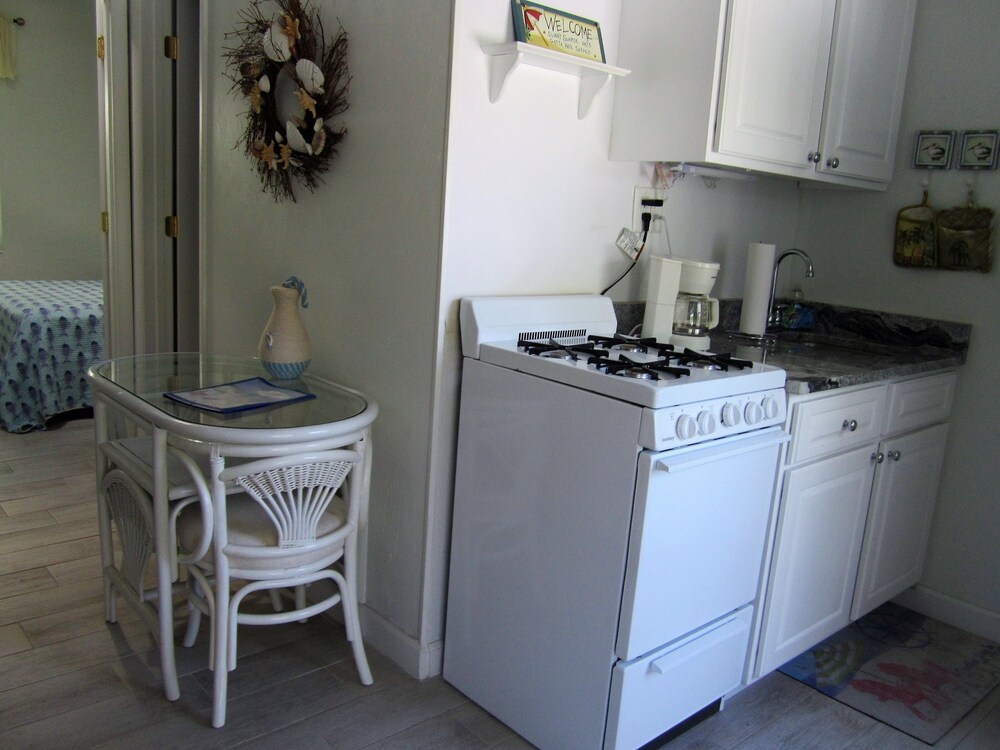 Tropical Winds Motel & Cottages - photo 34