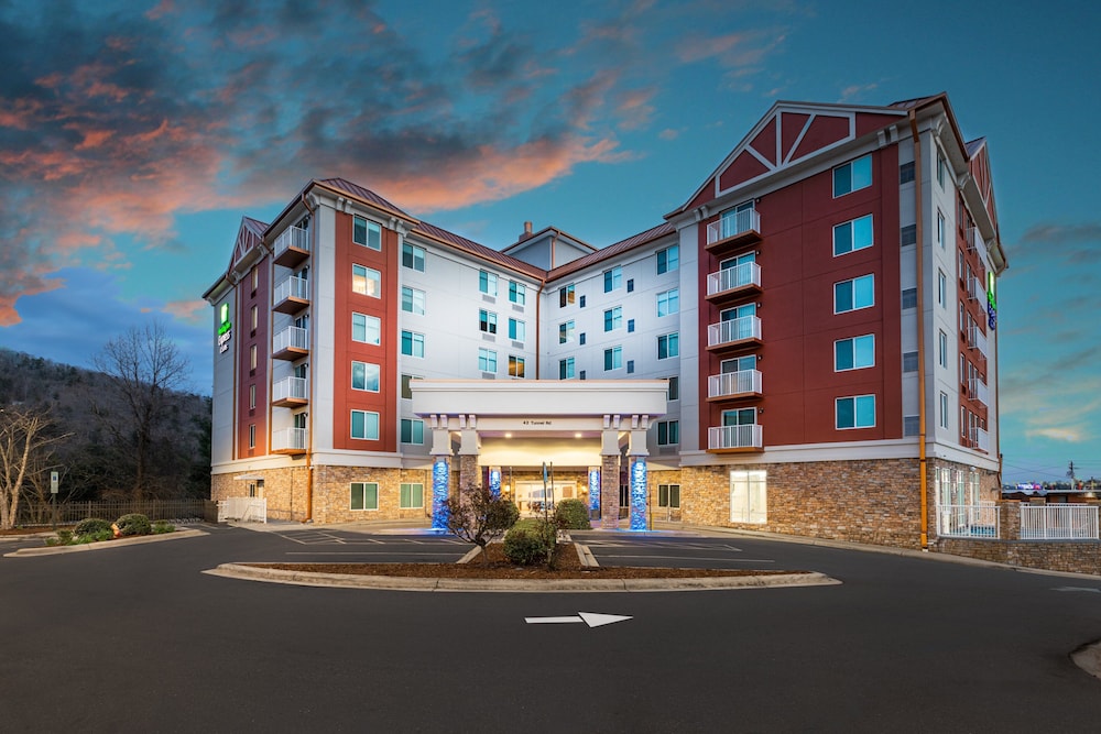 Holiday Inn Express & Suites Asheville Downtown by IHG in Asheville, United States