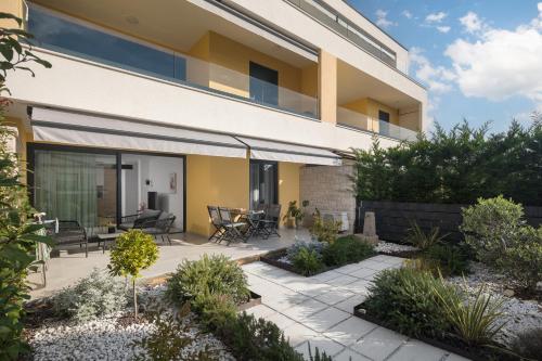 Apartment Corsy — 4-Star Luxury Hotel in Novigrad, Croatia