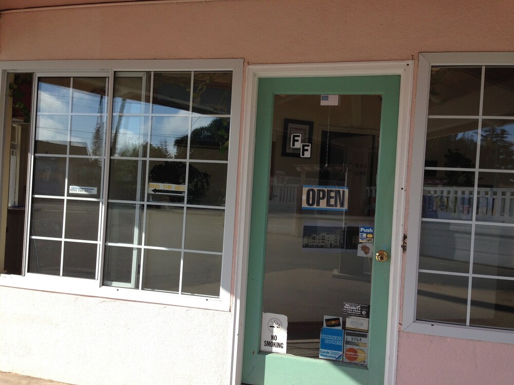 National 9 Motel - photo 21