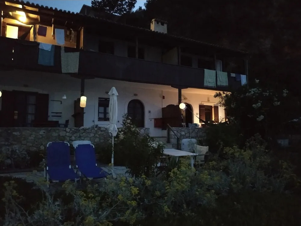 Fetsis Apartments — 4-Star Luxury Hotel in Lefkada, Greece