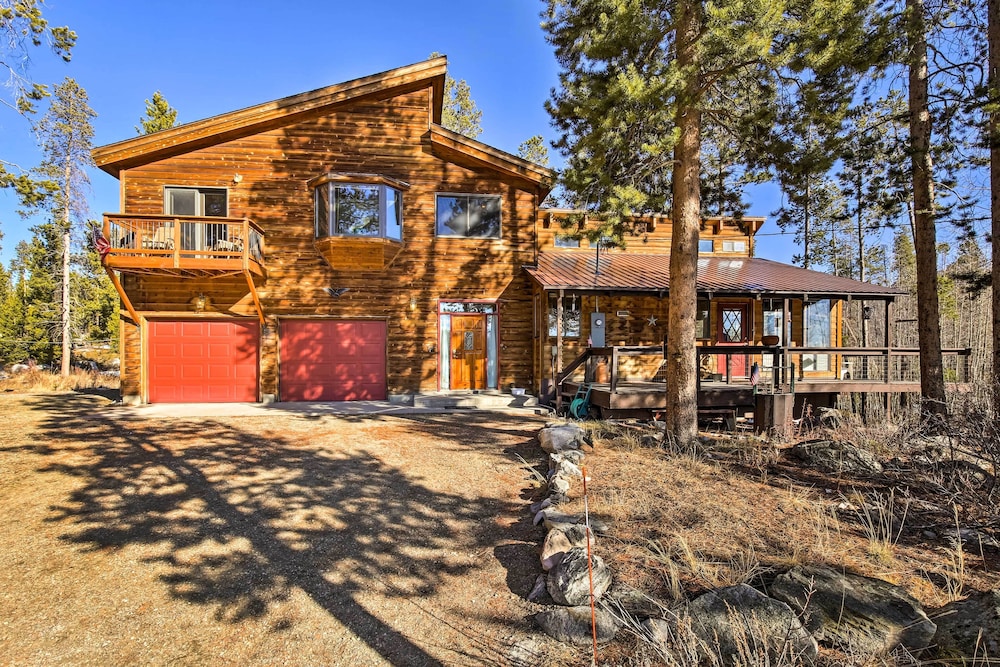 Large Home on 1 Acre 2 Mi to Grand Lake Village — 4-Star Luxury Hotel in Alliance, United States