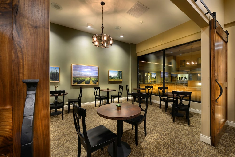 Hotel Maison Yakima Tapestry Collection by Hilton - photo 6