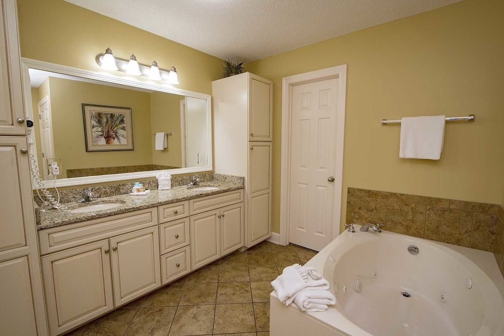 Phoenix West 1004 3 Bedrooms 4 Bathrooms Condo — 4-Star Luxury Hotel in Orange Beach, United States