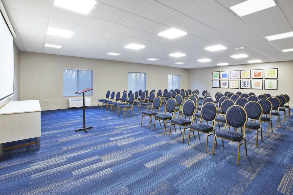 Holiday Inn Express Hotel & Suites Niles by IHG - photo 40