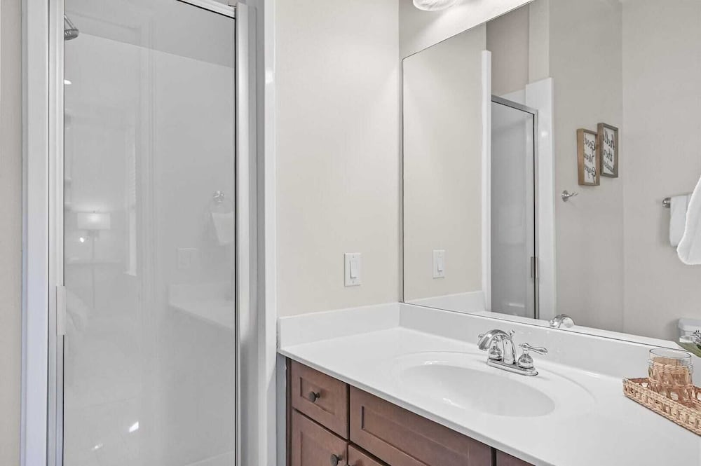Walk to Seacrest Beach Resort Pool Modern 3bdr Free Wheelin by Avantstay - photo 11