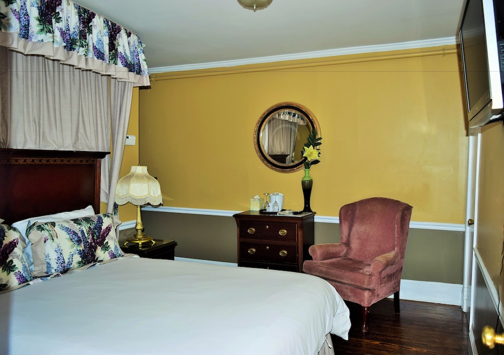 Bellevue Manor - photo 8
