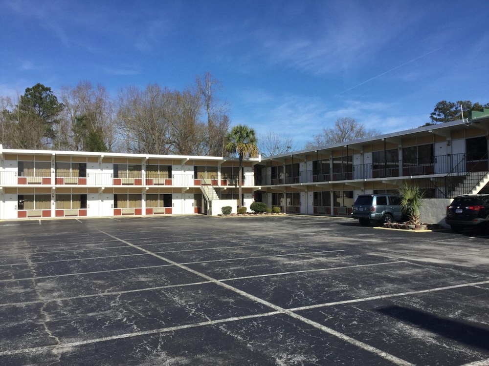 Best Rest Inn - photo 15