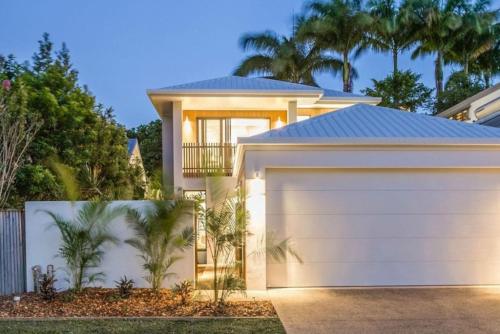 Carinya Secluded luxury minutes from the beach in Palm Cove, Australia