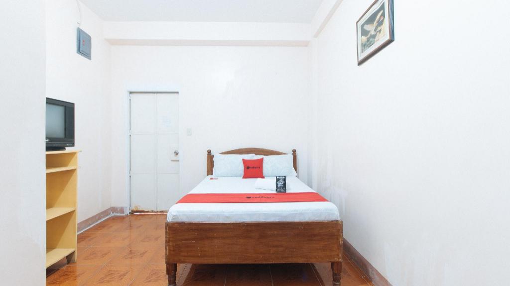 Reddoorz Goldland Spring Resort Urdaneta City — Urdaneta