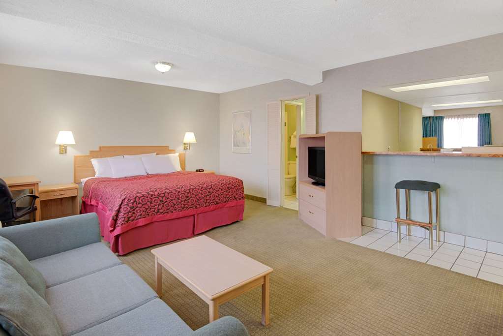 Days Inn by Wyndham Albuquerque City Center - photo 10