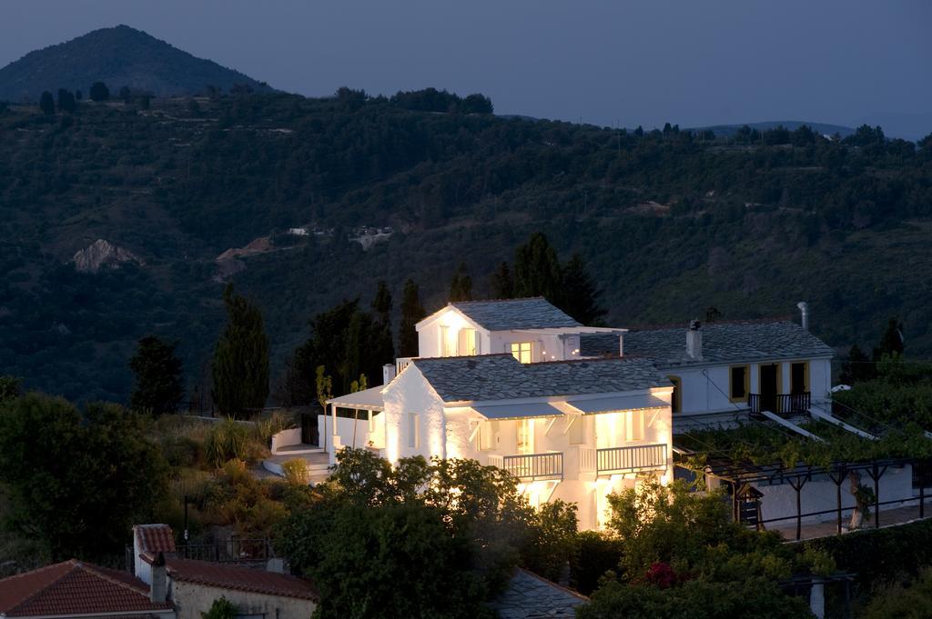 Althea Suites — hotel in Patitirion